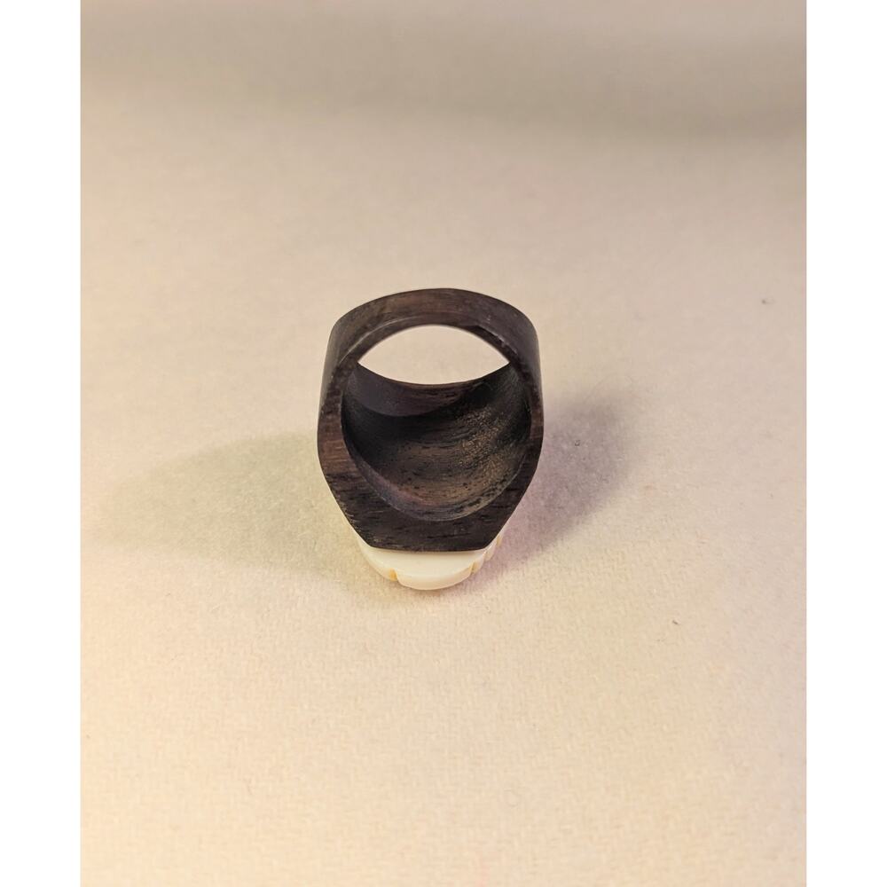 Vtg. Button Ring on Wood, size 9.5, one of a kind - Picture 4 of 5